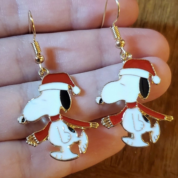 Jewelry - NWOT Snoopy Winter Scarf Earrings